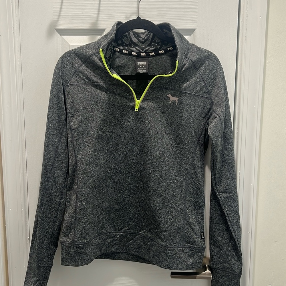 Workout top with sleeves size m